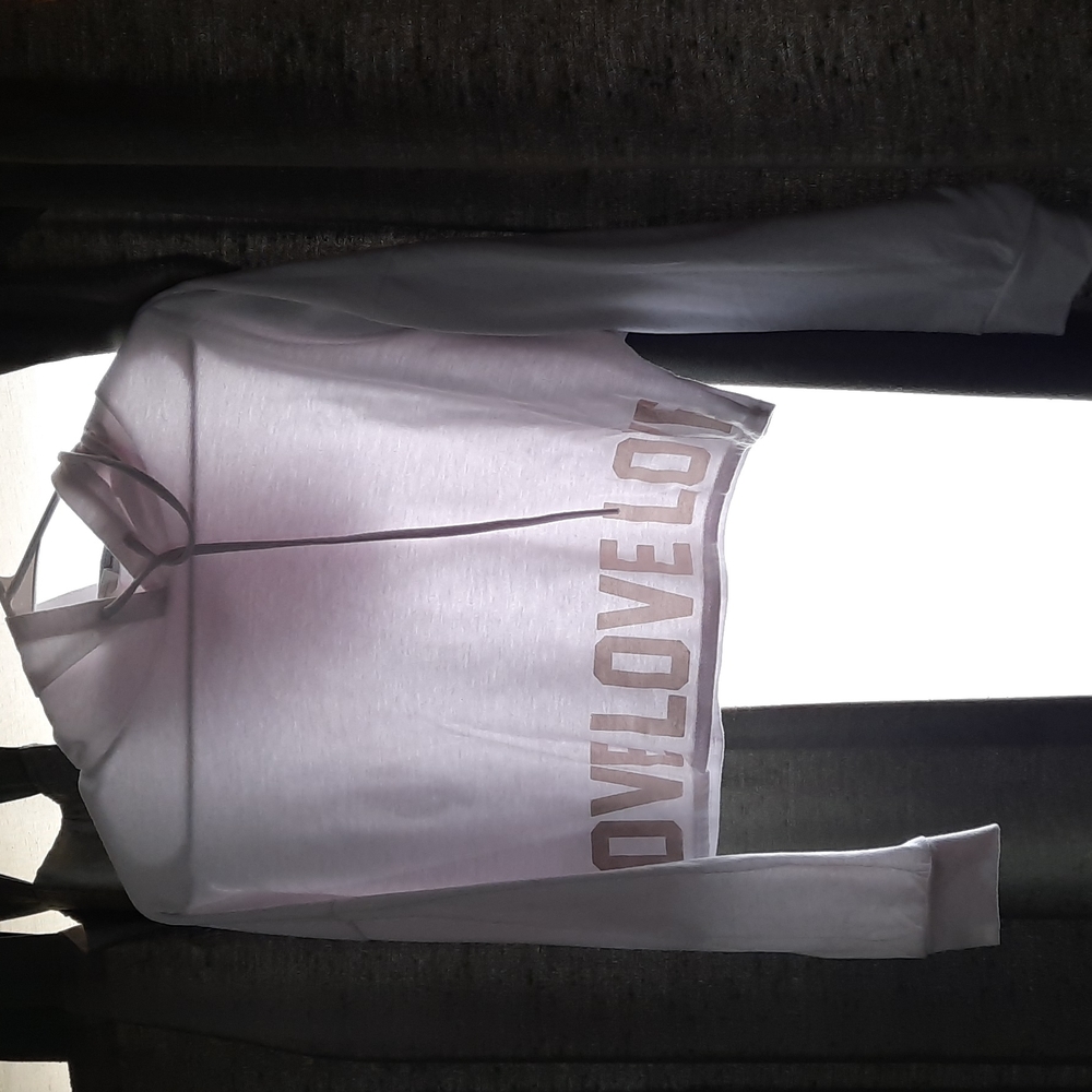 Touch me Ling sleeve crop top w/ hood. White. Sz. M
